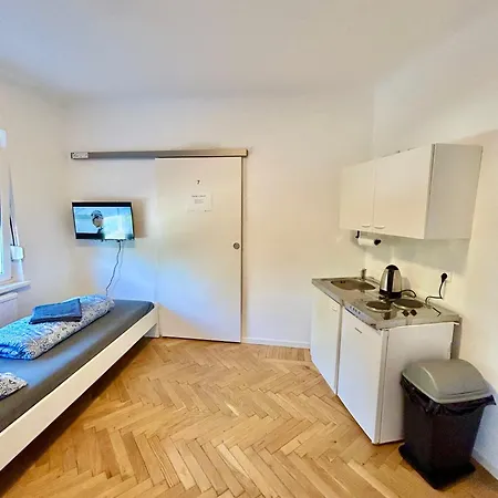Cosy With Parking Near Vienna דירה *