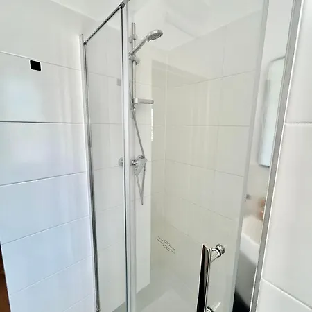 Cosy With Parking Near Vienna דירה *