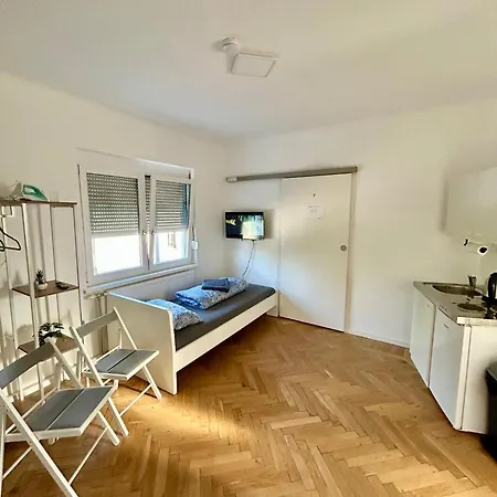 Cosy With Parking Near Vienna *