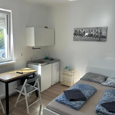 Cosy With Parking Near Vienna דירה *