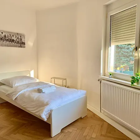 Cosy With Parking Near Vienna דירה גרסדורף ביי וין