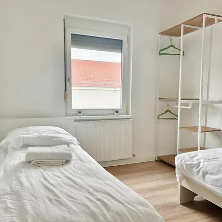 Cosy With Parking Near Vienna דירה גרסדורף ביי וין