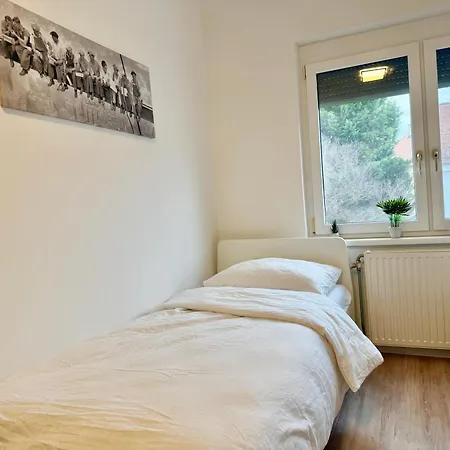 Cosy With Parking Near Vienna דירה *