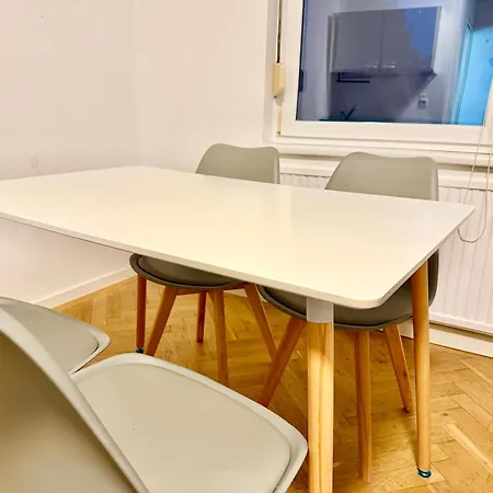 Cosy With Parking Near Vienna *