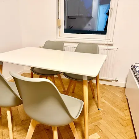 Cosy With Parking Near Vienna