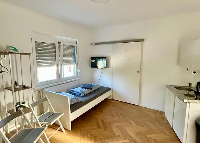 Cosy With Parking Near Vienna *