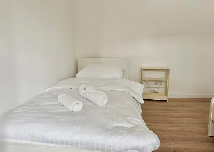 Cosy With Parking Near Vienna *