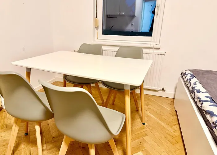 Cosy With Parking Near Vienna